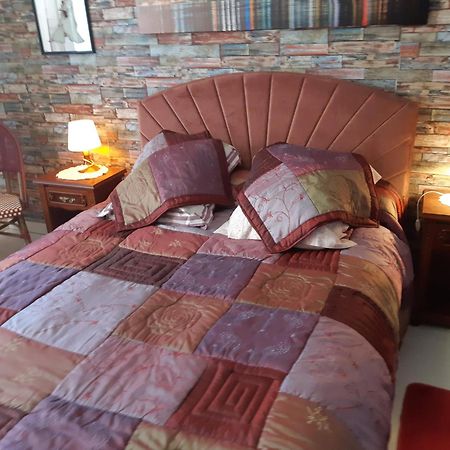 Chambre Lit Double Dans Pavillon , Chez Lilyanne Tonnay-Charente المظهر الخارجي الصورة